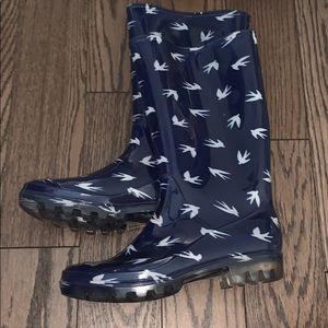 Rain boots blue and white